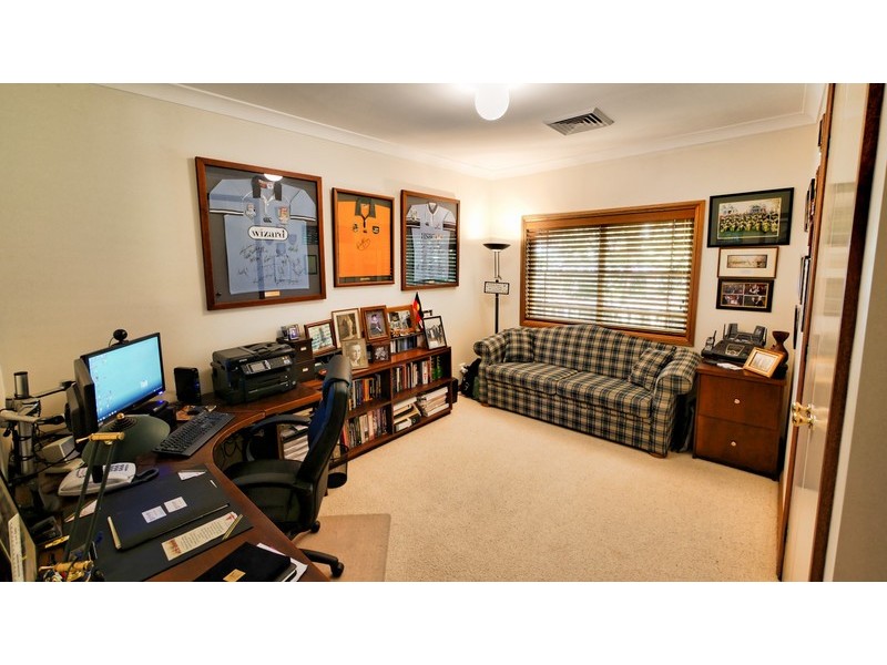 5 Brian Hambly Place, Dubbo NSW 2830