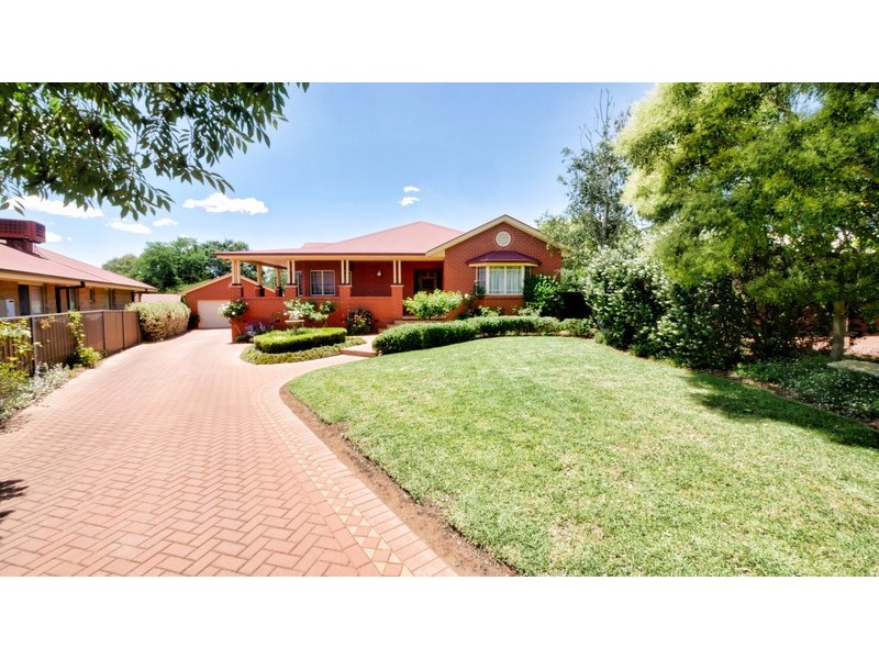5 Brian Hambly Place, Dubbo NSW 2830