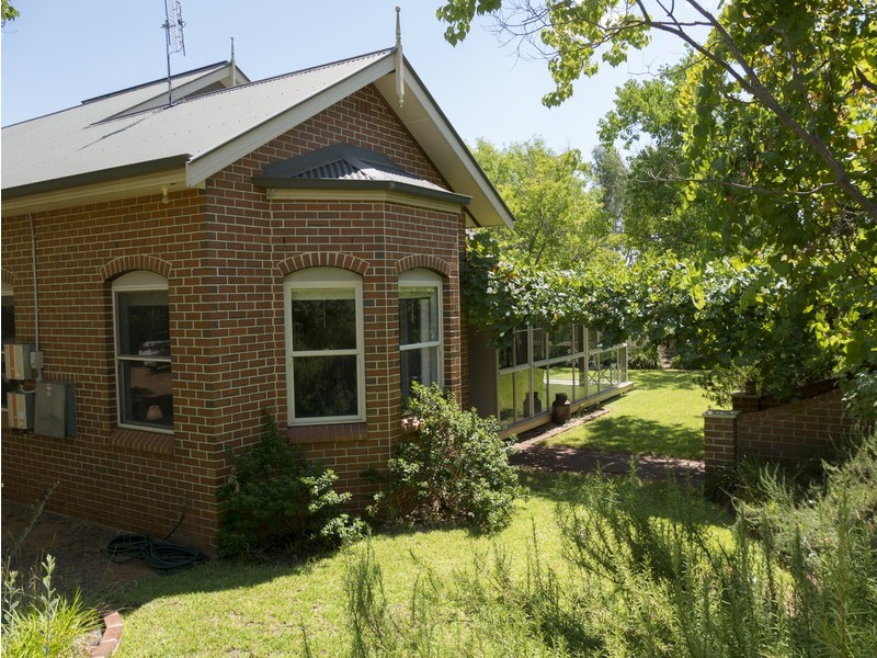 6 Cloonawillin Close, Dubbo NSW 2830