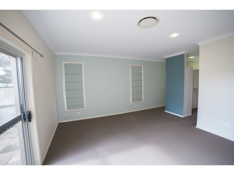 108 Maple Crescent, Narromine NSW 2821