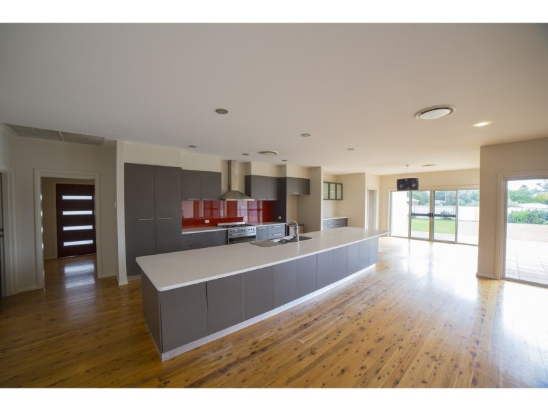 108 Maple Crescent, Narromine NSW 2821