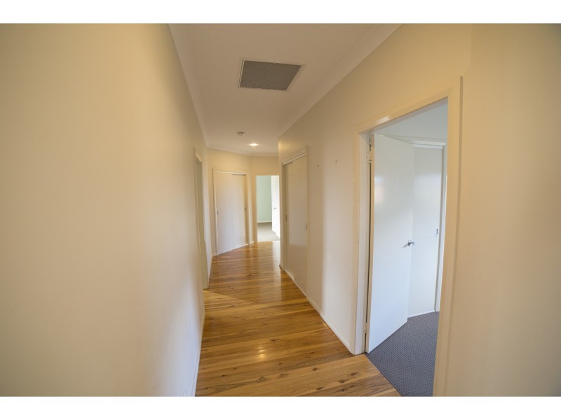 108 Maple Crescent, Narromine NSW 2821