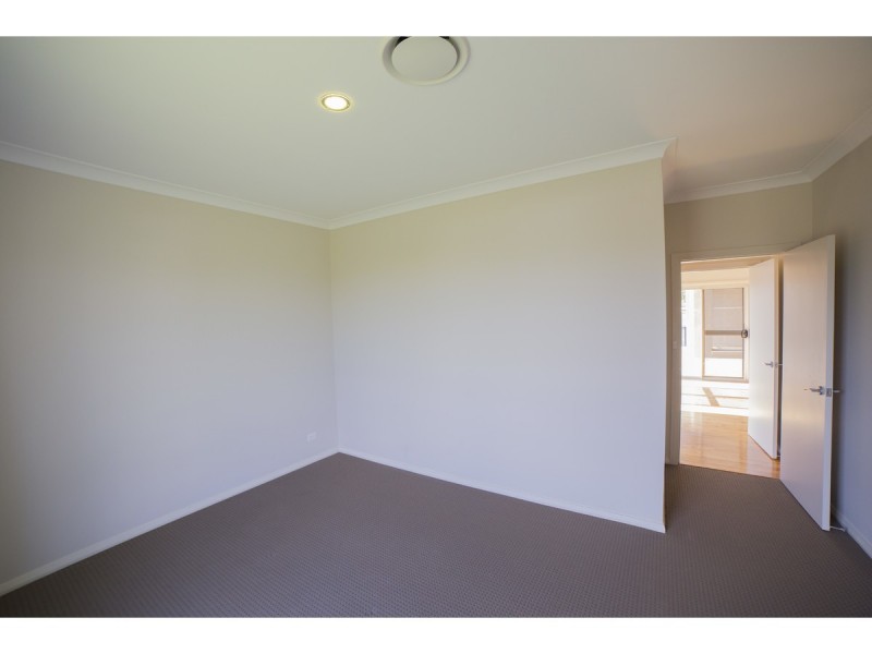 108 Maple Crescent, Narromine NSW 2821