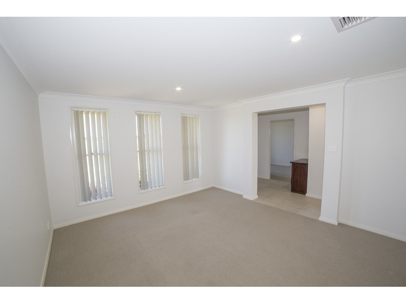 20 Hindmarsh Esplanade, Dubbo NSW 2830