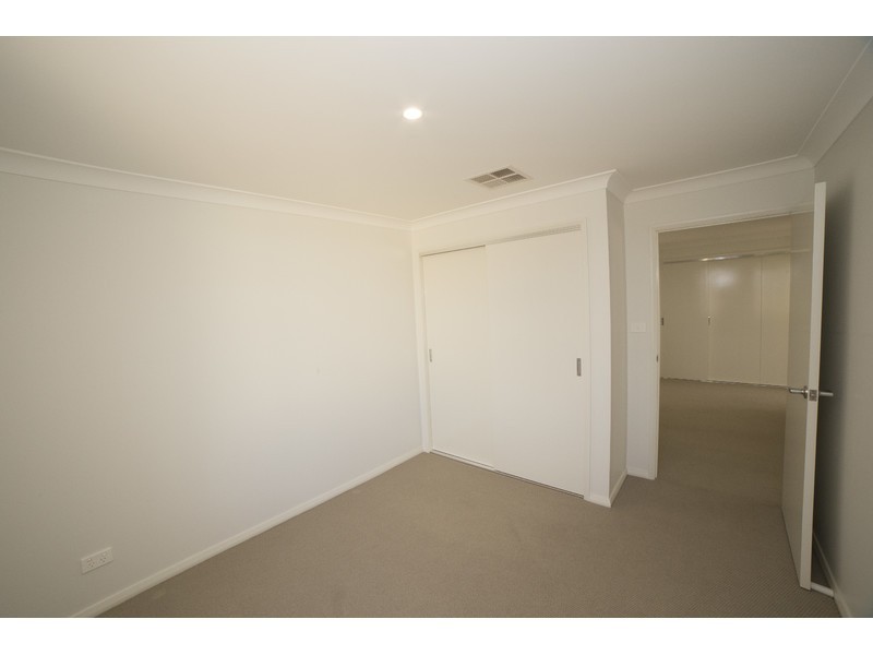 20 Hindmarsh Esplanade, Dubbo NSW 2830
