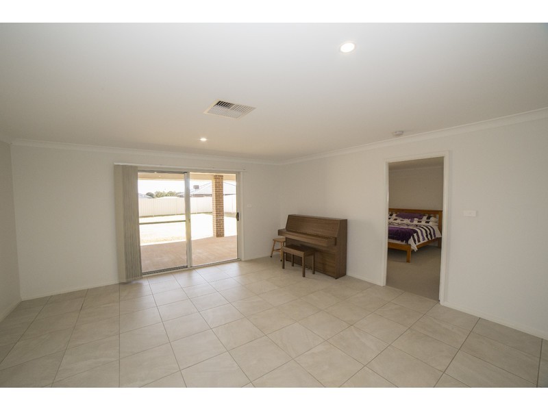 20 Hindmarsh Esplanade, Dubbo NSW 2830
