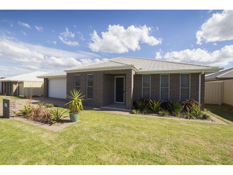 20 Hindmarsh Esplanade, Dubbo NSW 2830
