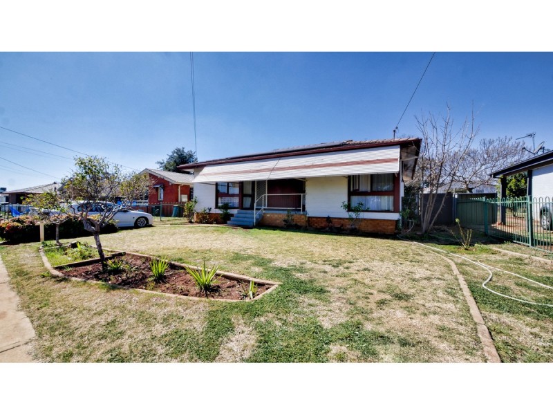 28 Armstrong Crescent, Dubbo NSW 2830