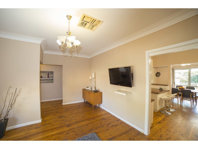 16 Strickland Street, Dubbo NSW 2830