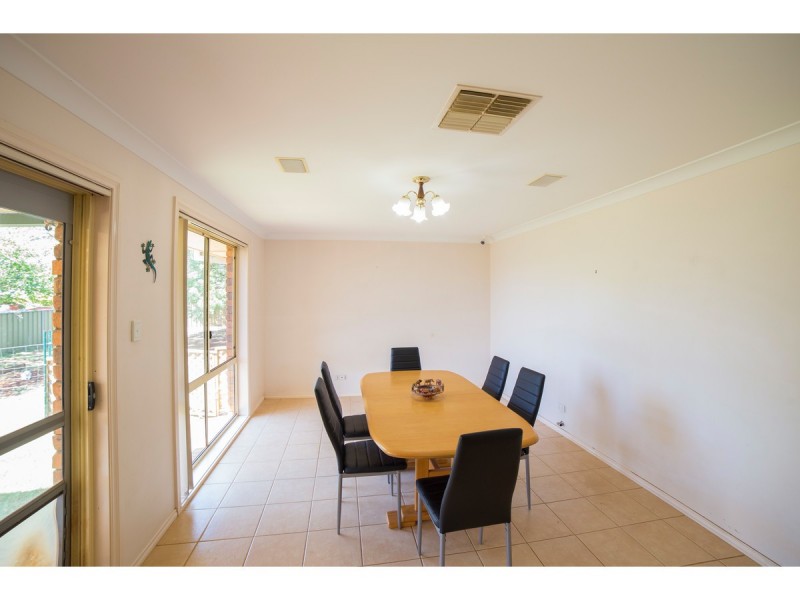 14 Catchpole Close, Dubbo NSW 2830