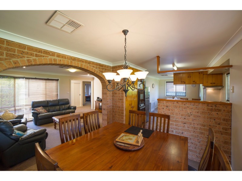 8 Currawong Road, Dubbo NSW 2830