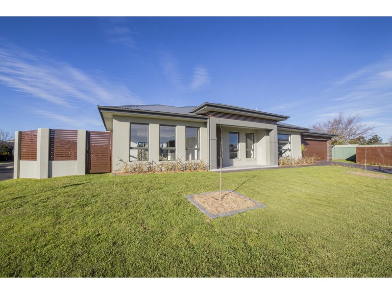 2 Avalon Place, Dubbo NSW 2830