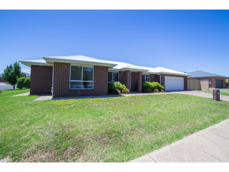 24 Hammond Street, Dubbo NSW 2830