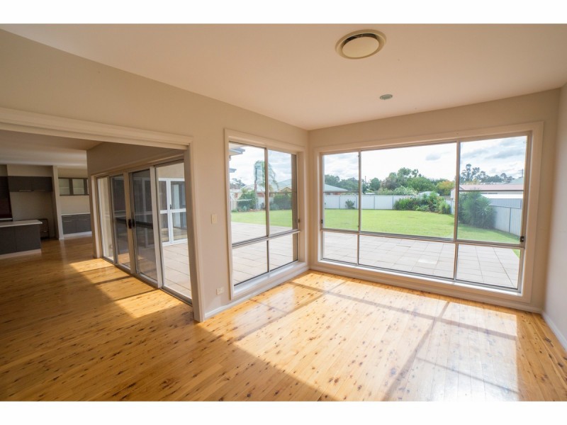 108 Maple Crescent, Narromine NSW 2821