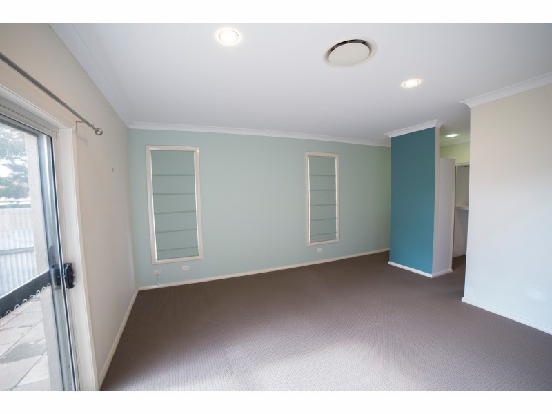 108 Maple Crescent, Narromine NSW 2821