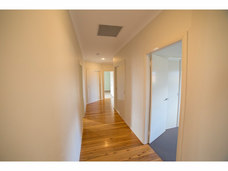 108 Maple Crescent, Narromine NSW 2821