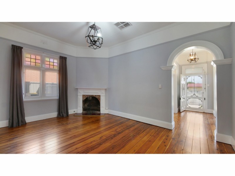 135 Wingewarra Street, Dubbo NSW 2830