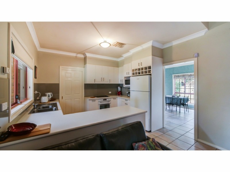 11 Poidevin Place, Dubbo NSW 2830