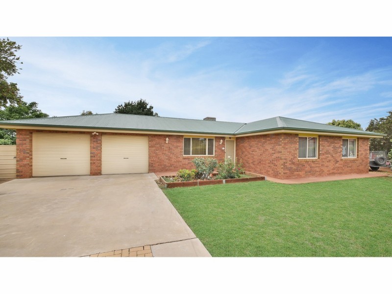 105 Oak Crescent, Narromine NSW 2821