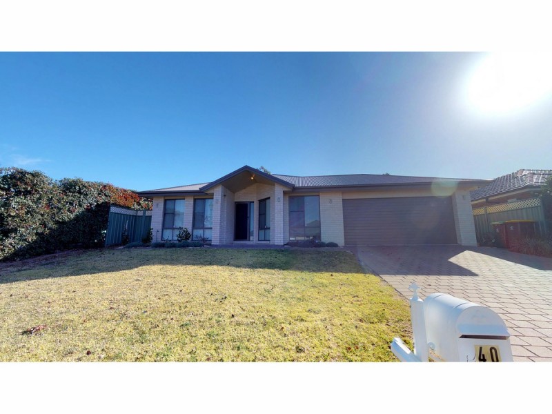 40 Cypress Point Drive, Dubbo NSW 2830