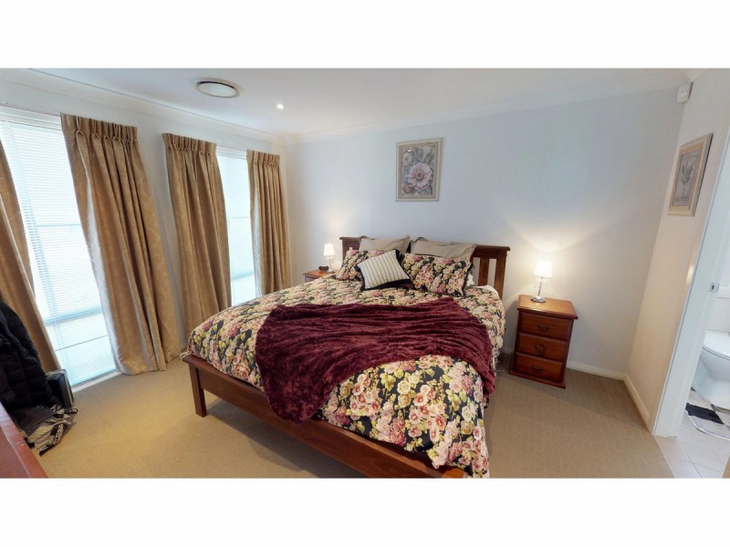 40 Cypress Point Drive, Dubbo NSW 2830