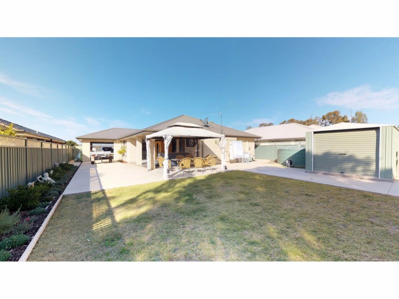 40 Cypress Point Drive, Dubbo NSW 2830