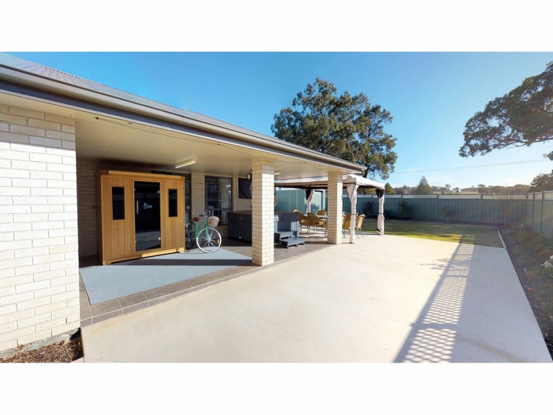 40 Cypress Point Drive, Dubbo NSW 2830