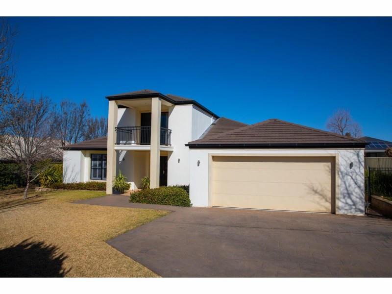 19 Lakeside Circuit, Dubbo NSW 2830