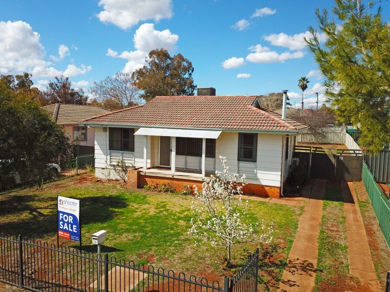 18 Armstrong Crescent, Dubbo NSW 2830