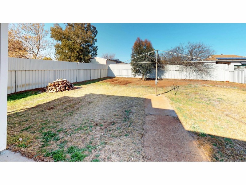 18 Armstrong Crescent, Dubbo NSW 2830