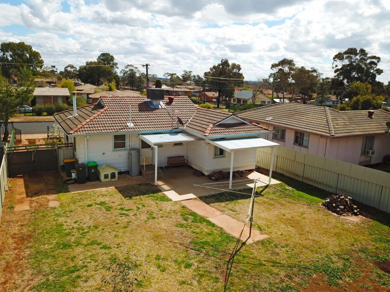 18 Armstrong Crescent, Dubbo NSW 2830
