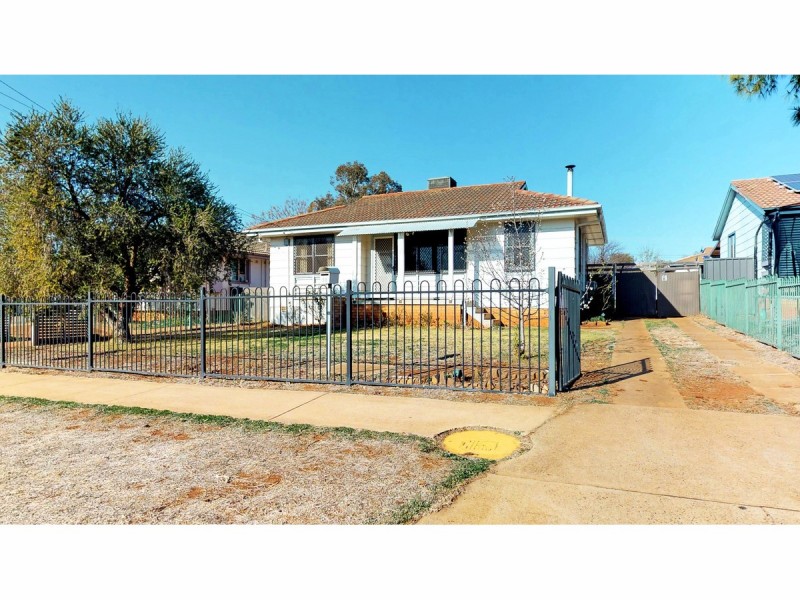 18 Armstrong Crescent, Dubbo NSW 2830