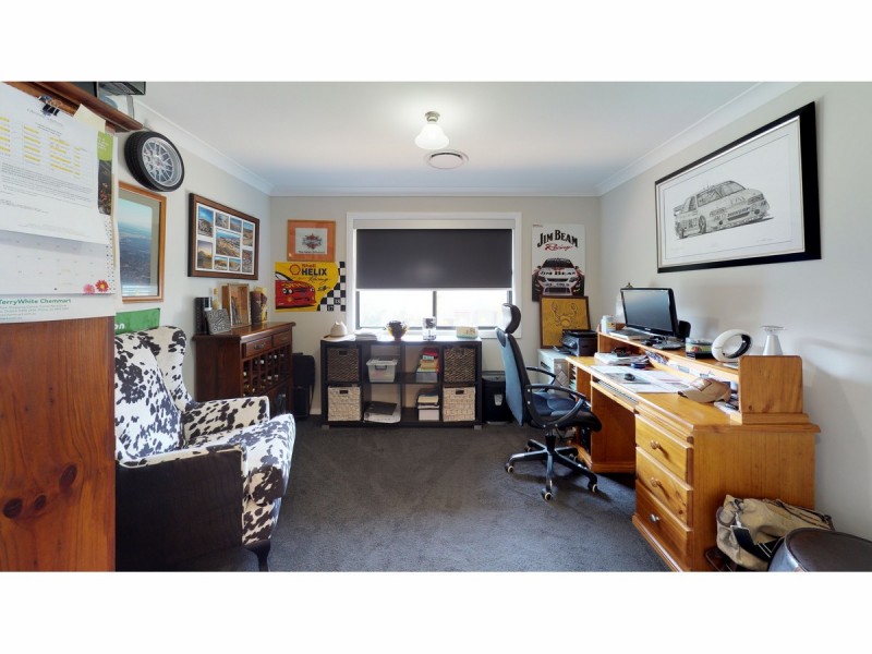 20 Champagne Drive, Dubbo NSW 2830