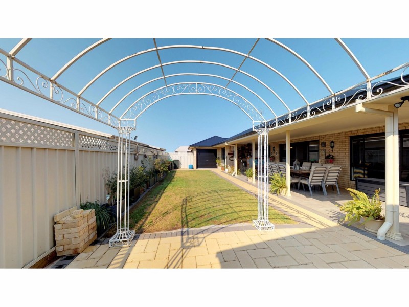 20 Champagne Drive, Dubbo NSW 2830