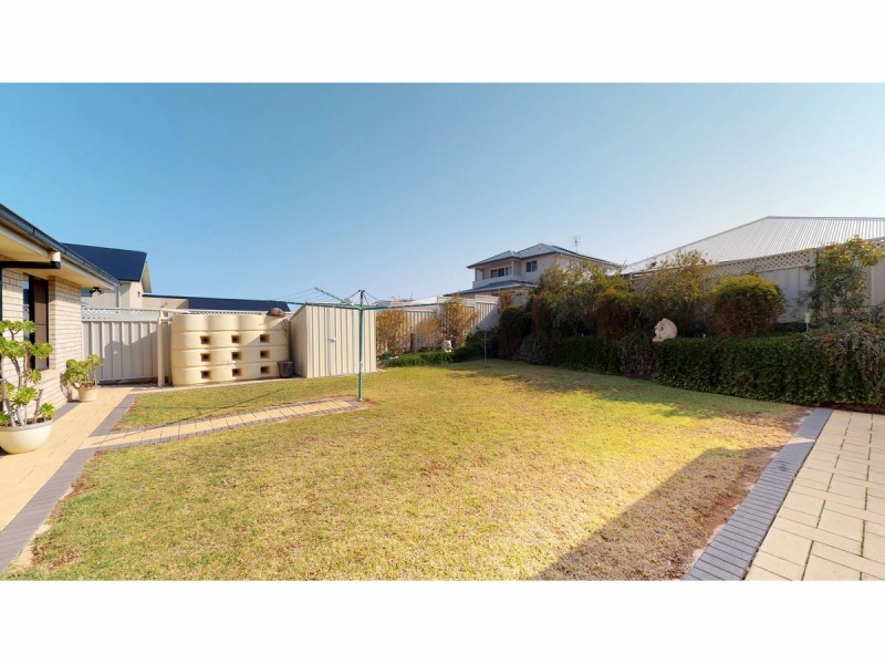 20 Champagne Drive, Dubbo NSW 2830