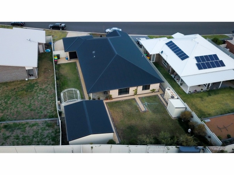 20 Champagne Drive, Dubbo NSW 2830