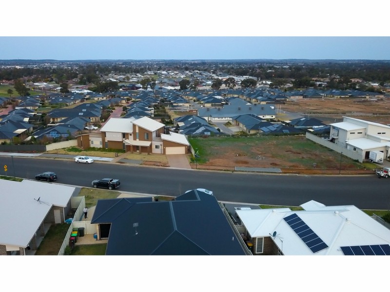 20 Champagne Drive, Dubbo NSW 2830