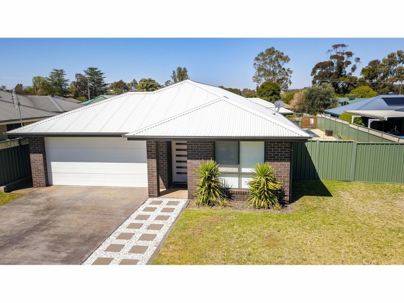 70 Dunheved Circle, Dubbo NSW 2830