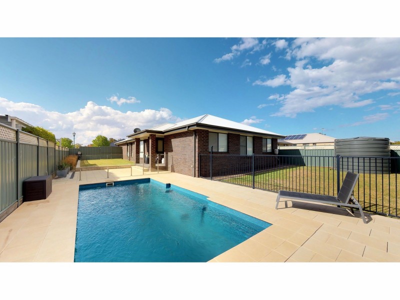 70 Dunheved Circle, Dubbo NSW 2830