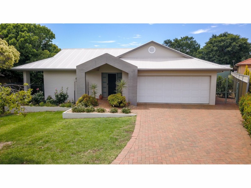 10 Poidevin Place, Dubbo NSW 2830