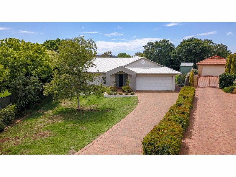 10 Poidevin Place, Dubbo NSW 2830
