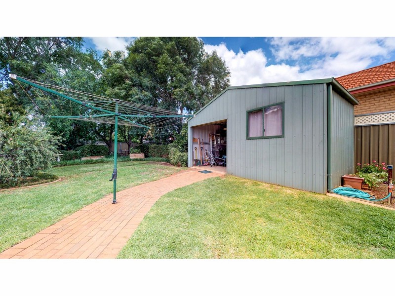 10 Poidevin Place, Dubbo NSW 2830
