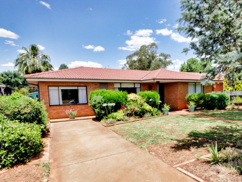2 Royal Parade, Dubbo NSW 2830