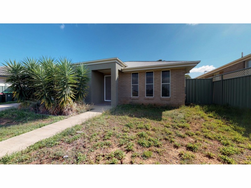 22 Dalbeattie Crescent, Dubbo NSW 2830