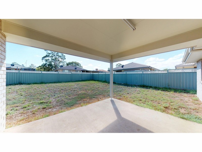 22 Dalbeattie Crescent, Dubbo NSW 2830