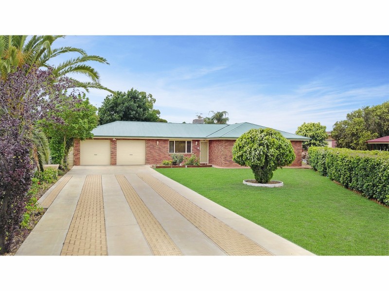 105 Oak Crescent, Narromine NSW 2821