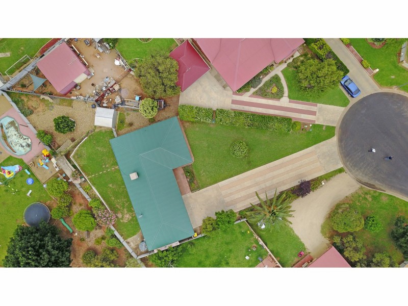 105 Oak Crescent, Narromine NSW 2821
