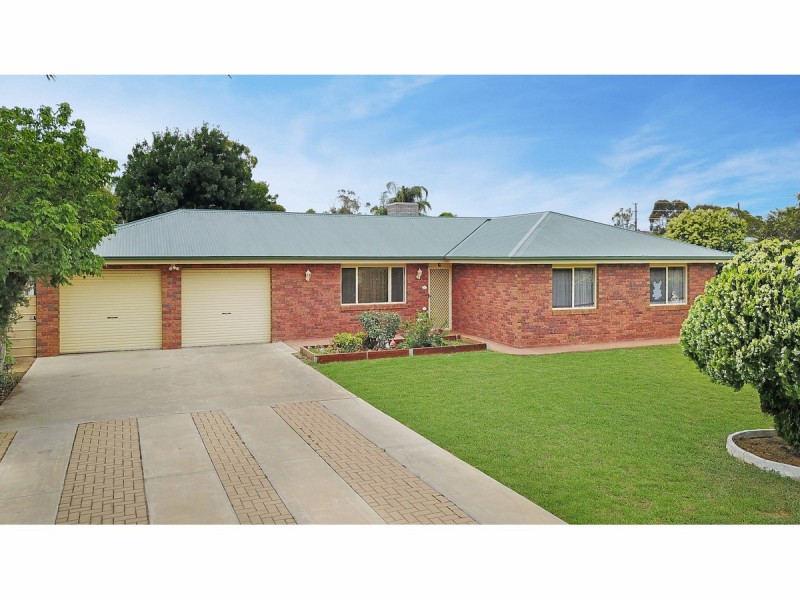 105 Oak Crescent, Narromine NSW 2821