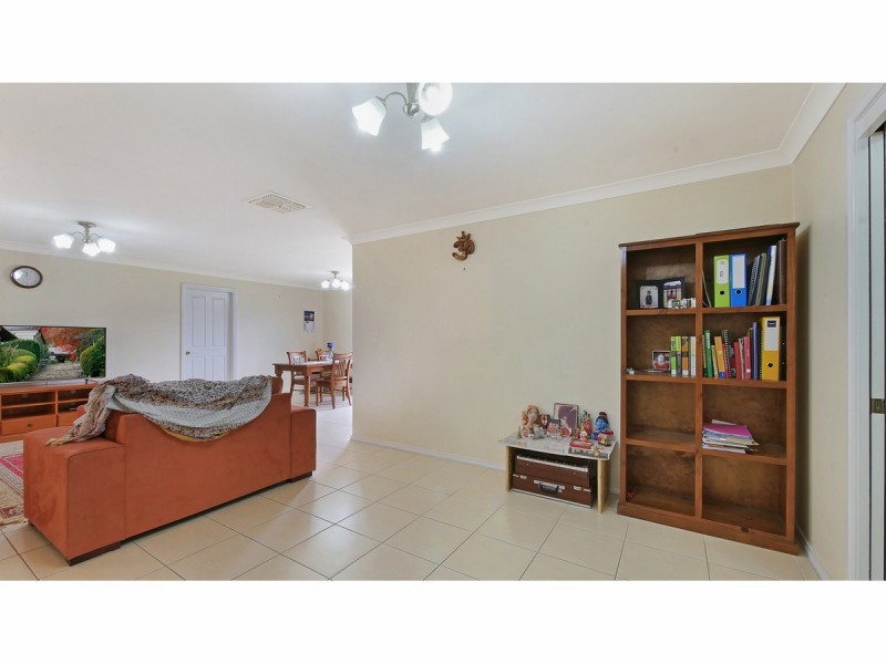 105 Oak Crescent, Narromine NSW 2821