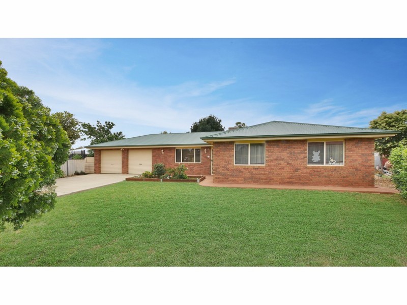 105 Oak Crescent, Narromine NSW 2821